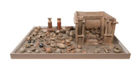 Ομοίωμα-οικίσκου-Αρχιδίκας-(μέσα-6ου-αι.-π.Χ.) Αρχαιολογικό Μουσείο Θήρας Αρχαιολογικό Μουσείο Θήρας: Ξεκινά ο εκσυγχρονισμός του                                                             6