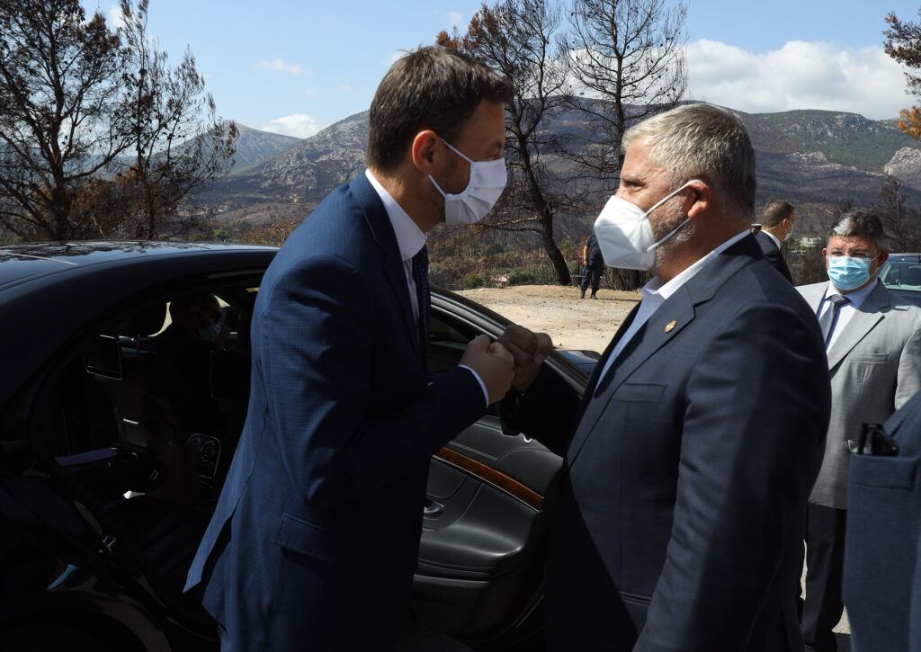 Στην πυρόπληκτη Βαρυμπόμπη ο Πρωθυπουργός της Σλοβακίας με τον Περιφερειάρχη Αττικής PSTM9112 1024x725