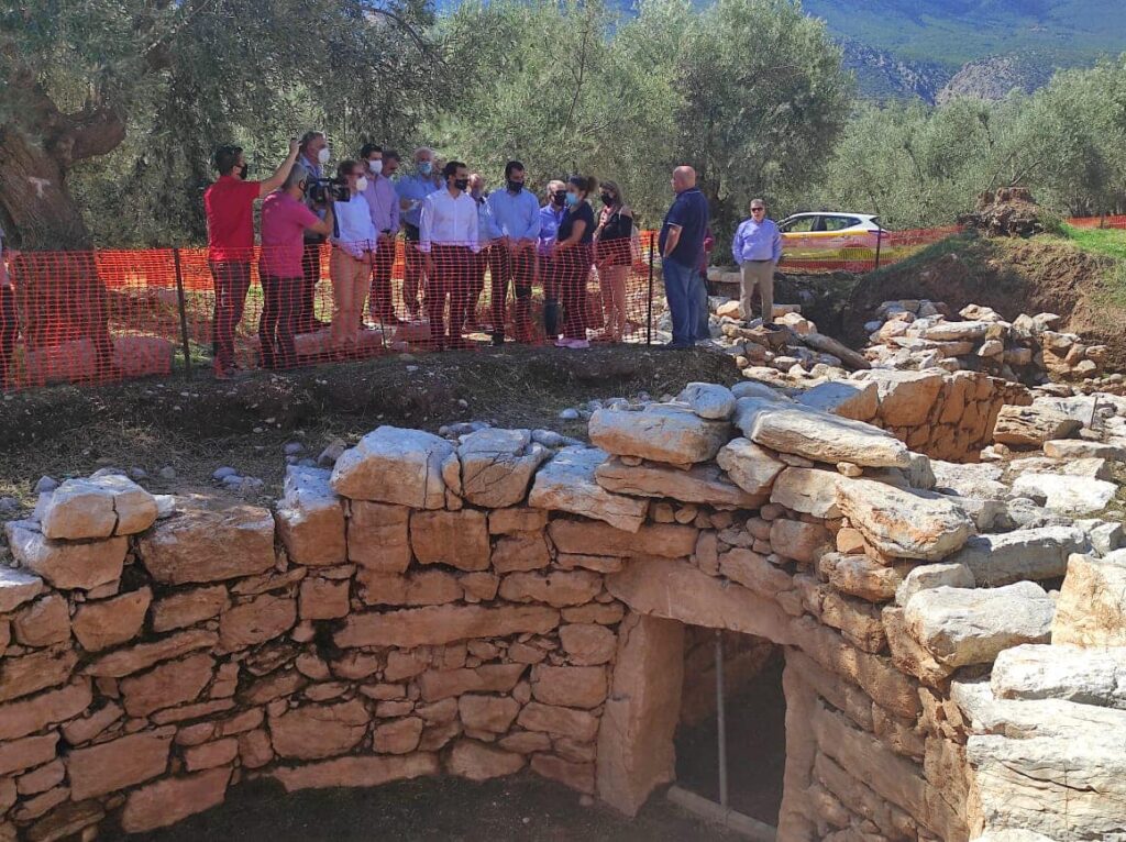 Ο Περιφερειάρχης Στερεάς Ελλάδας επισκέφθηκε έργα αγροτικών υποδομών στη Φωκίδα spanos elaionas amfissas 1024x766