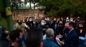 Διάλογο με αγρότες διαδηλωτές είχε ο κ. Λιβανός στη Μυτιλήνη
