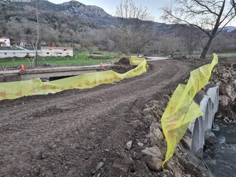 Καρδίτσα: Αποκαταστάθηκε η πρόσβαση στο Ελληνόκαστρο με πρόσκαιρη γέφυρα                          2