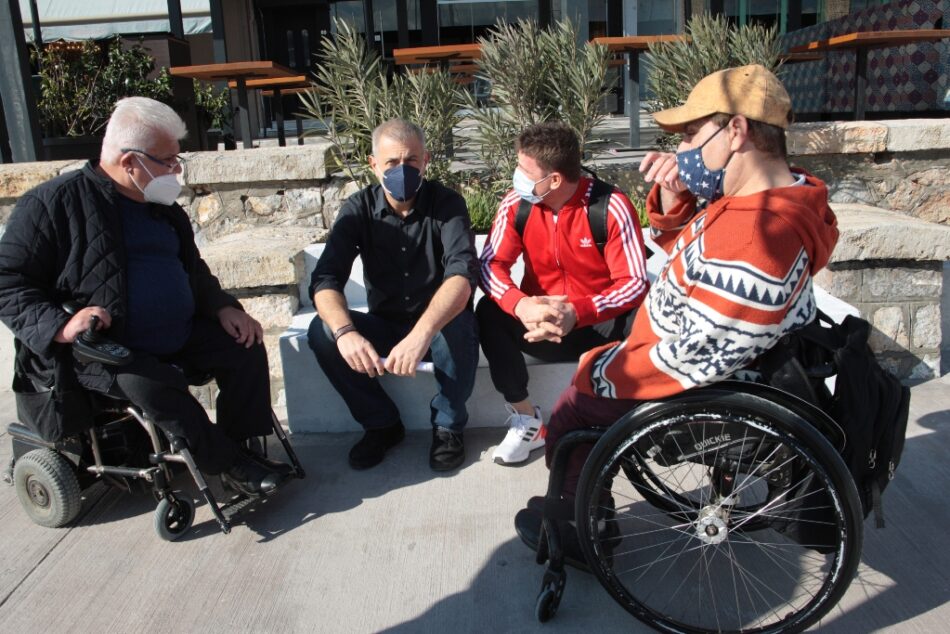 Ο Δήμος Πειραιά έφτιαξε ράμπα για άτομα με αναπηρία στο Μικρολίμανο                                                                                                                              950x634