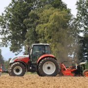 Το Υπουργείο Οικονομικών ενισχύει τον αγροτικό τομέα tractor 69 180x180