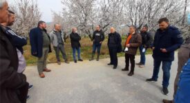 Κλιμάκιο της Περιφέρειας Θεσσαλίας επισκέφθηκε τις παγετόπληκτες καλλιέργειες Τεμπών και Τυρνάβου                                                                                                                                                                                          275x150