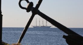 Ισπανικό ιστιοφόρο στο λιμάνι του Πειραιά JUAN SEBASTIAN DE ELCANO 275x150