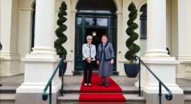 Αυστραλία: Συνάντηση της Λίνας Μενδώνη με την Κυβερνήτη της Βικτώριας Linda Dessau                                                                                                              Linda Dessau 275x150
