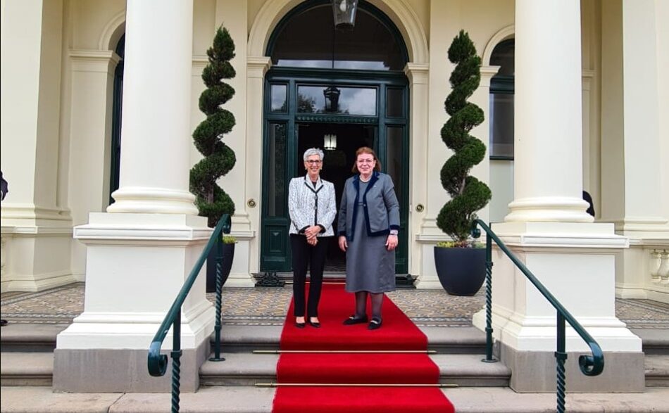 Αυστραλία: Συνάντηση της Λίνας Μενδώνη με την Κυβερνήτη της Βικτώριας Linda Dessau                                                                                                              Linda Dessau 950x587