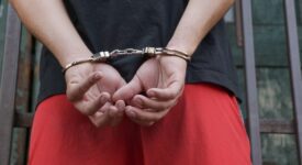 Συνελήφθησαν επ’ αυτοφώρω 3 διαρρήκτες που διέπρατταν κλοπές σε Αθήνα και Πειραιά FHiQvYbXEAE2BdB 275x150