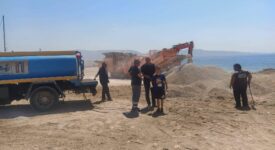 Ο Δήμος Πειραιά ρίχνει άμμο στην παραλία της Φρεαττύδας                                                                                                        275x150