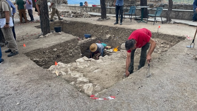 Φθιώτιδα: Ανασκαφές για μυκηναϊκό ανάκτορο στο κάστρο της Ακρολαμίας          1 1
