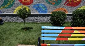 Τρίκαλα: Ο τοίχος της Αλληλεγγύης έγινε πολύχρωμος TOIXOS10 275x150