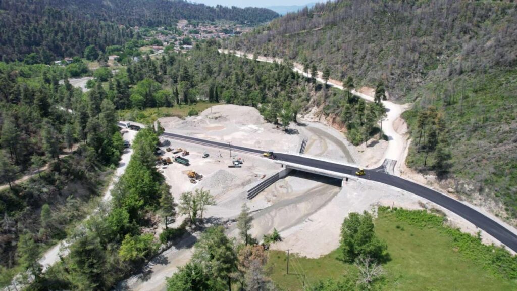 Εύβοια: Ολοκληρώθηκε η κατασκευή της νέας σύγχρονης γέφυρας Γουβών gefira