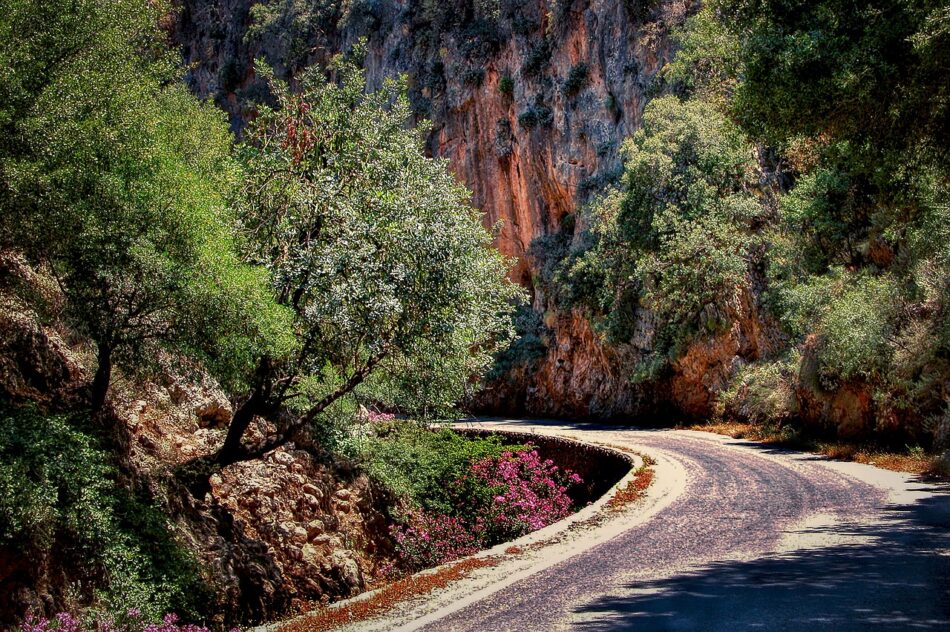 Η Περιφέρεια Κρήτης κατέθεσε πρόταση στο Ταμείο Ανάκαμψης για την οδική ασφάλεια στο νησί                                                                                                                                                                       950x632