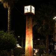 Πειραιάς: Συμβολικός φωτισμός του πέτρινου ρολογιού στο Πασαλιμάνι                                                                                                            180x180