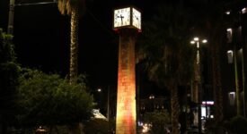 Πειραιάς: Συμβολικός φωτισμός του πέτρινου ρολογιού στο Πασαλιμάνι                                                                                                            275x150
