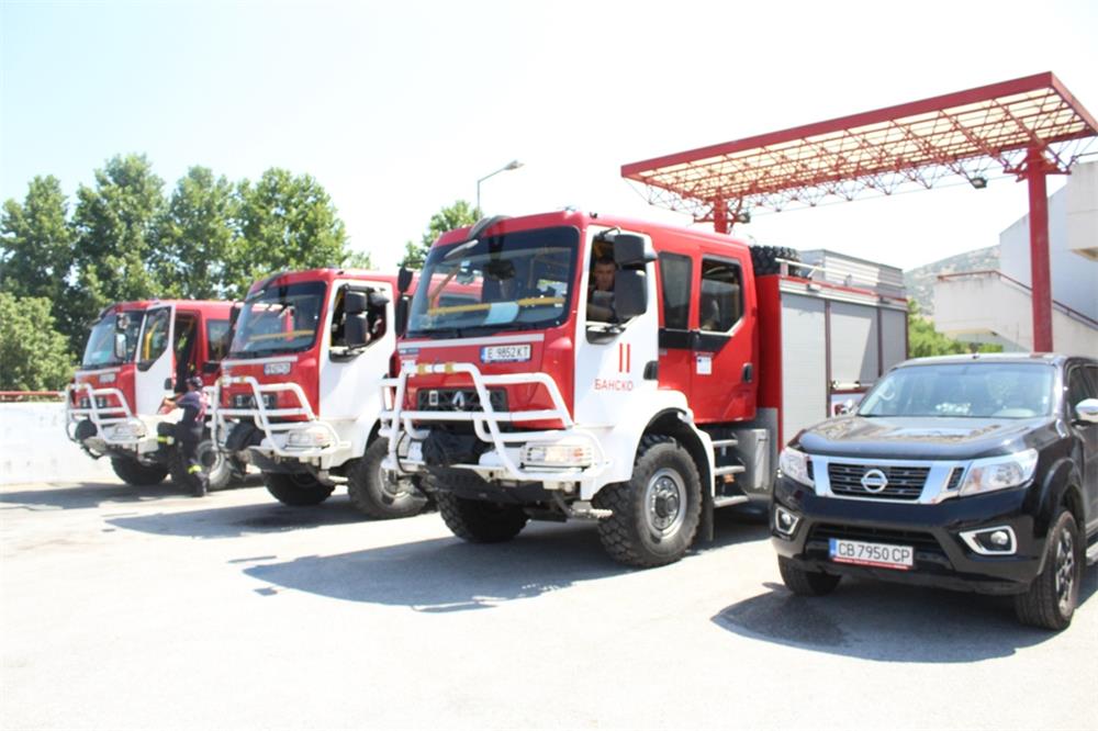 16 Βούλγαροι πυροσβέστες με 4 οχήματα στη Λάρισα για ενίσχυση της πυρόσβεσης 16                                                4                                                                                        1