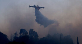 Έκτακτη ενημέρωση για τη δασική πυρκαγιά της Πεντέλης Canadair dasos 275x150