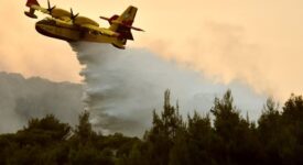 Πυρκαγιά στο Πόρτο Γερμενό-Μήνυμα του 112 για εκκένωση του Μύτικα προς Ψάθα Pyrkagia canadair  275x150