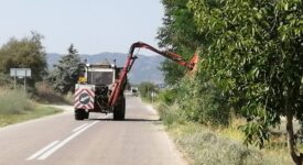 Η Περιφέρεια Θεσσαλίας καθάρισε από χόρτα το οδικό δίκτυο της Λάρισας                                                                                                                                  275x150