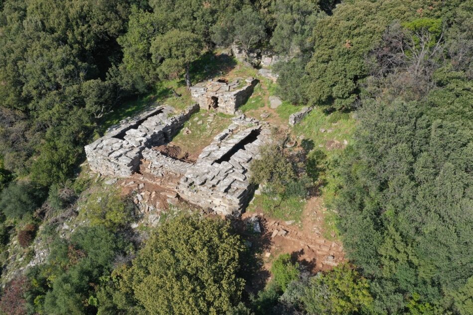 Εύβοια: Αρχαιολογική έρευνα στα αινιγματικά «σπίτια των δράκων»                                                                                                 1 950x633