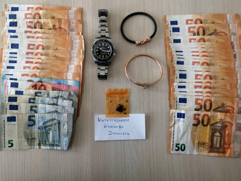 Άμεση σύλληψη αλλοδαπού που έκλεψε ρολόι χειρός από γυναίκα στη Μύκονο 14082022mykonos 950x713