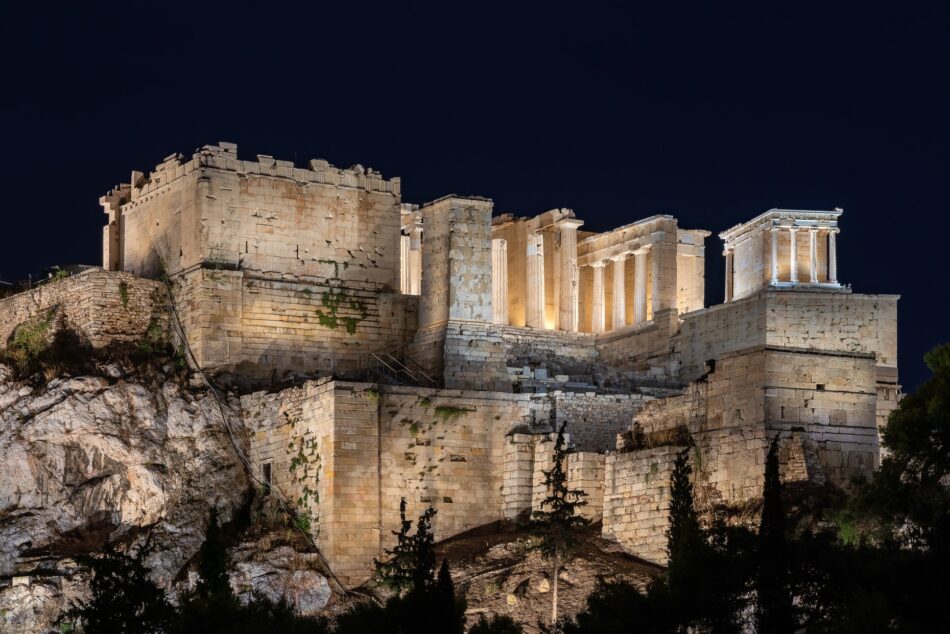 Προστασία και ανάδειξη των τειχών της Ακρόπολης των Αθηνών                                      950x634