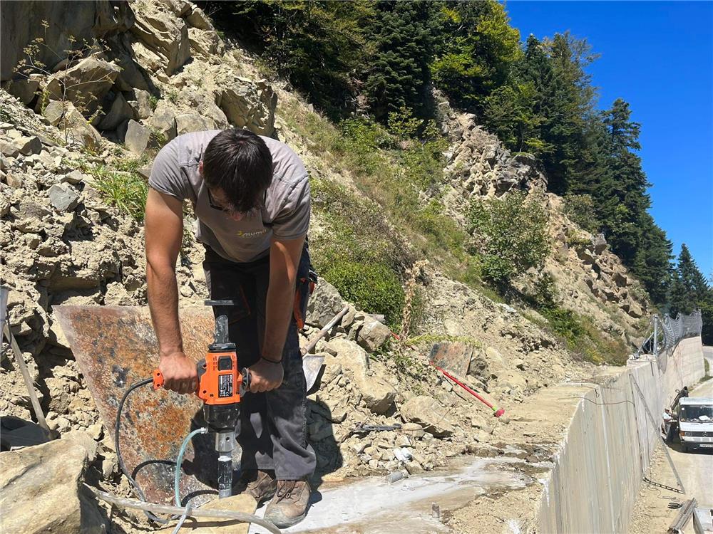 Τρίκαλα: Εργασίες συγκράτησης βράχων στην Ε.Ο. Καλαμπάκας Ασπροποτάμου