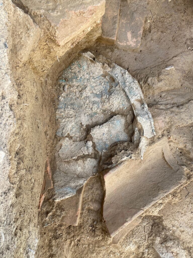 Δείτε ευρήματα από την ανασκαφή στο ιερό της Αμαρυσίας  Αρτέμιδος στην Αμάρυνθο Ευβοίας                                                                                                                   768x1024