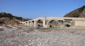 Τρίκαλα: Προχωρούν οι εργασίες αποκατάστασης στην ιστορική γέφυρα Σαρακίνας                                 275x150