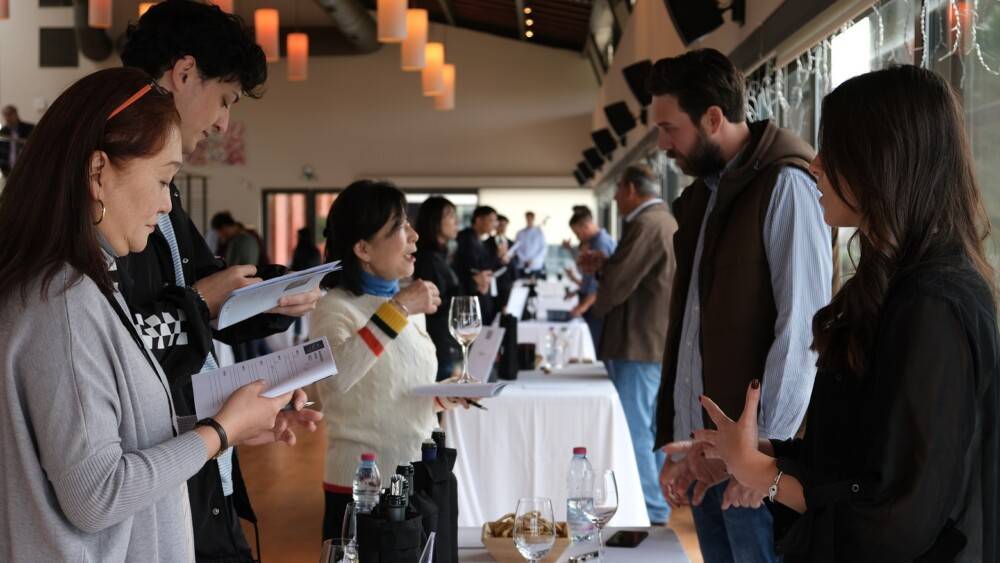 Eπαγγελματίες οίνου της Ιαπωνίας και της Κορέας επισκέφθηκαν αμπελώνες της Αττικής E                                                                                                                                                         1
