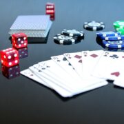 9 συλλήψεις για ζάρια στην Πάτρα poker 180x180