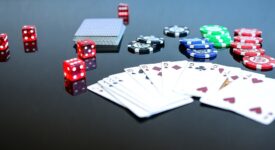 9 συλλήψεις για ζάρια στην Πάτρα poker 275x150