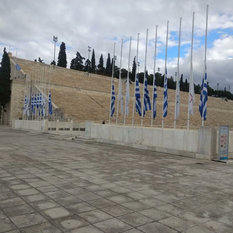 Μεσίστιες οι σημαίες της Ελληνικής Ολυμπιακής Επιτροπής                                                                                                          1