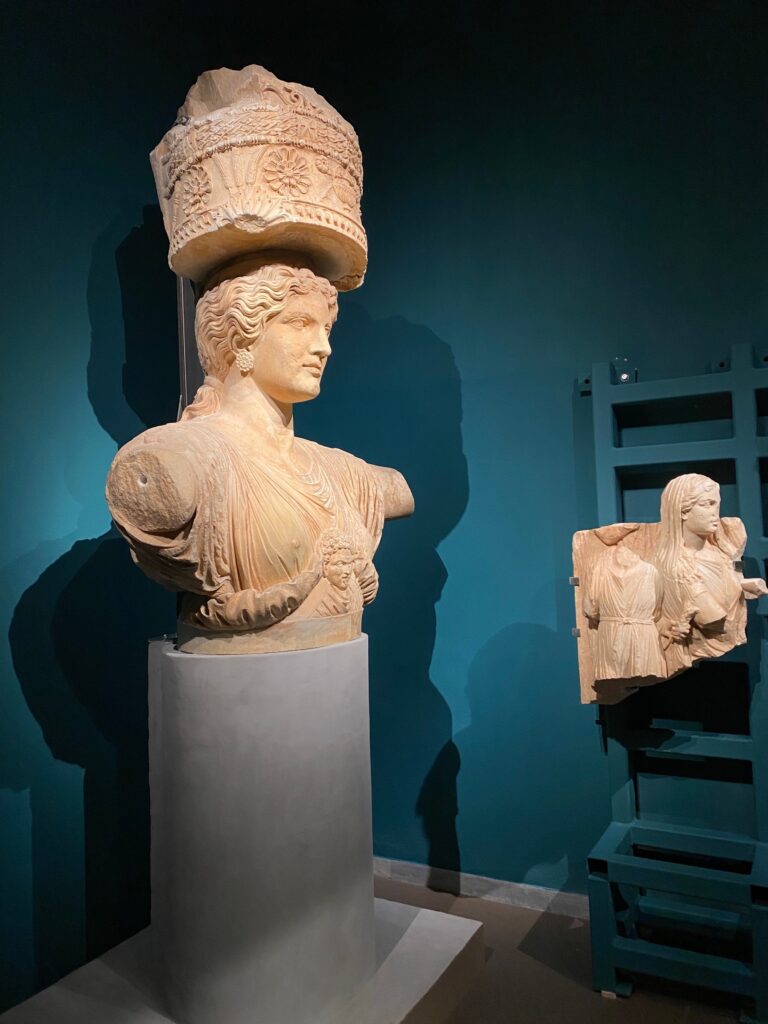 Εγκαινιάστηκε η επανέκθεση των αριστουργημάτων του Αρχαιολογικού Μουσείου Ελευσίνας                                                                      1 768x1024