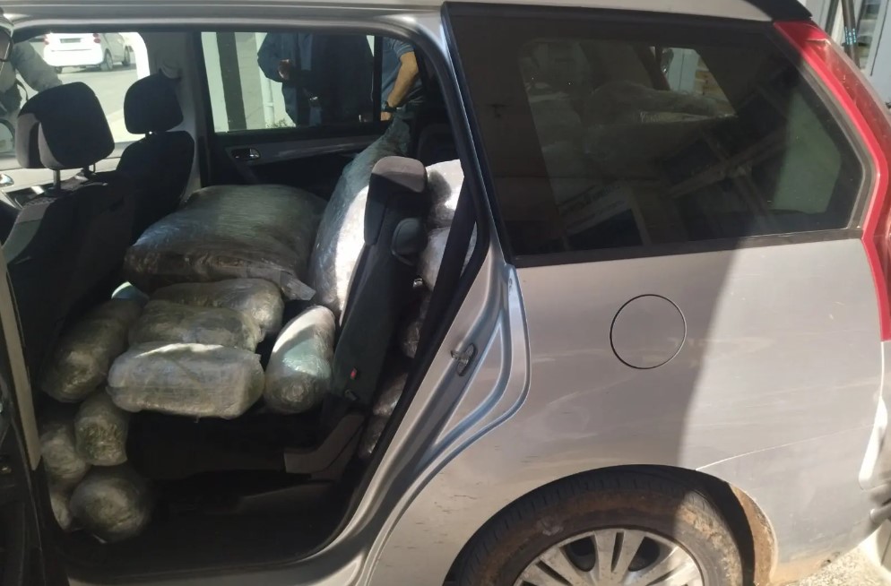 Θεσπρωτία: Συνελήφθη αλλοδαπός με πάνω από 125 κιλά ακατέργαστης κάνναβης                                                                               125                                                    1