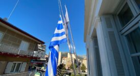 Τρίπολη: Μεσίστιες οι σημαίες στα κτήρια της Περιφέρειας Πελοποννήσου για τον 29χρονο υποσμηναγό                                                                                                                                 29                                275x150