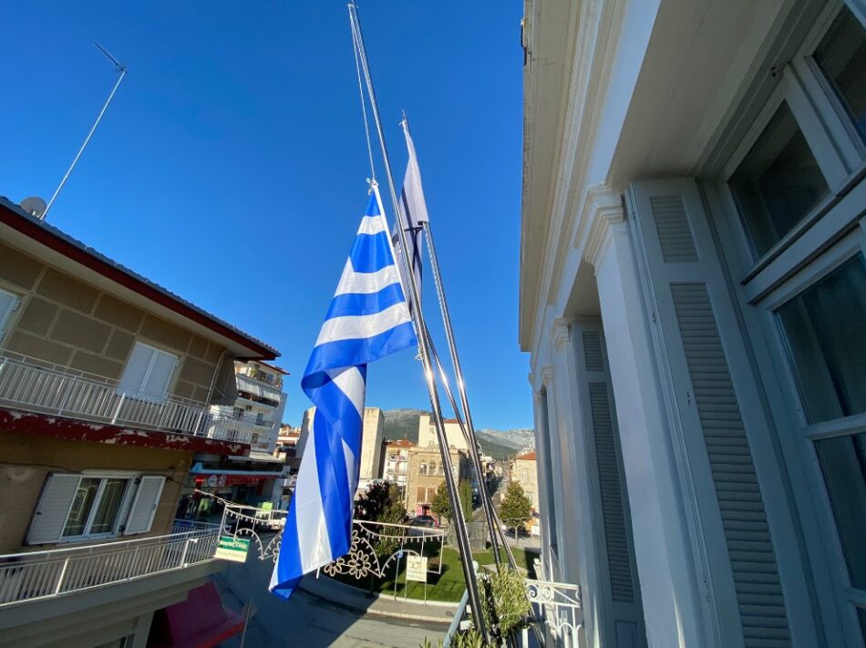 Τρίπολη: Μεσίστιες οι σημαίες στα κτήρια της Περιφέρειας Πελοποννήσου για τον 29χρονο υποσμηναγό                                                                                                                                 29                                950x711