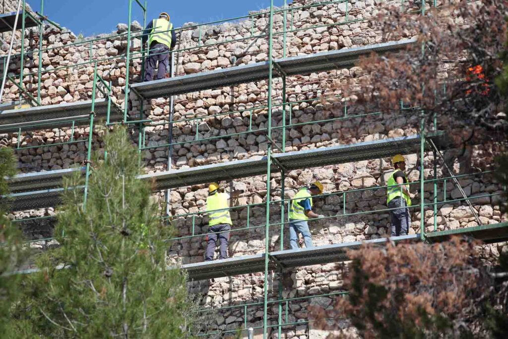Προχωρούν οι εργασίες στερέωσης τειχών του Κάστρου Λαμίας                                                                                                             4 1 1024x683