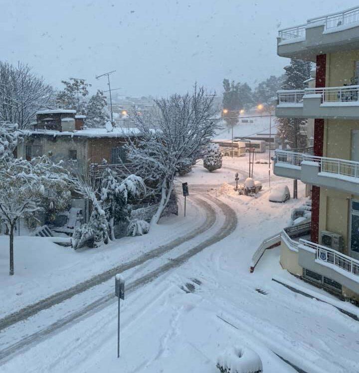 Σε κατάσταση Έκτακτης Ανάγκης κυρήχθηκε ο Δήμος Θηβαίων λόγω ισχυρών χιονοπτώσεων