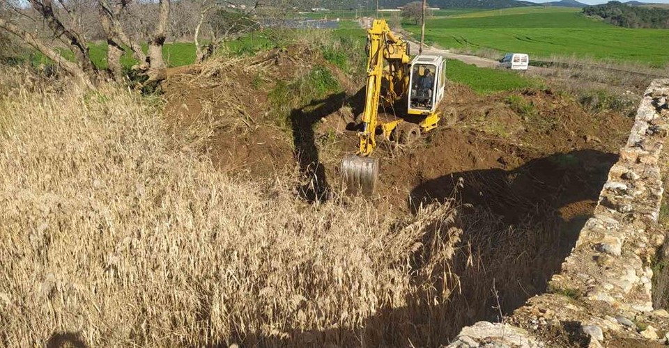 Η Περιφέρεια Θεσσαλίας καθαρίζει ρέματα στη Μαγνησία