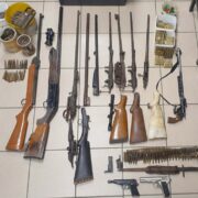 Πέλλα: Συλλήψεις εκβιαστών με πολεμικό οπλισμό στα σπίτια τους                                                                                                                    180x180