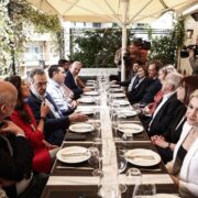 Γεύμα Τσίπρα με τους υποψήφιους του ΣΥΡΙΖΑ στο ψηφοδέλτιο Επικρατείας                                                                                                                                   180x180
