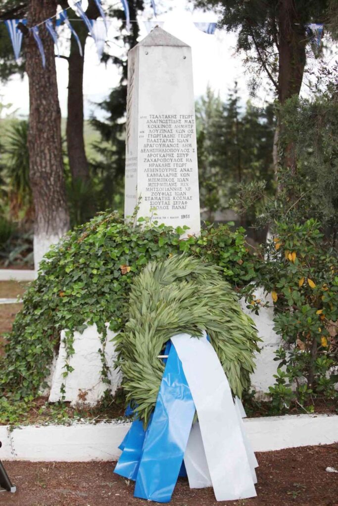 Ο Δήμος Λαμιέων τίμησε τη μνήμη των πεσόντων στη Μάχη της Ταράτσας                                                                                                                            683x1024