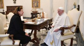 Συνάντηση του πάπα Φραγκίσκου με τη Λίνα Μενδώνη                                                                                           275x150
