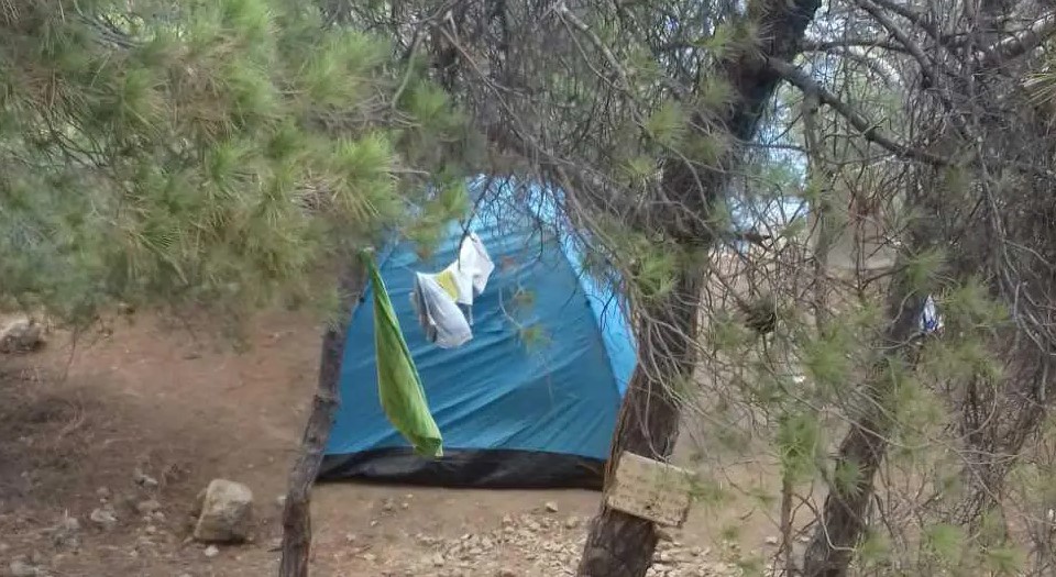 Αγκίστρι: Πρόστιμα για παράνομο camping                                                         camping