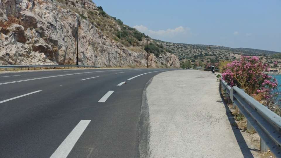 Βελτιώνεται η οδική ασφάλεια στη λεωφόρο Βάρκιζας-Σουνίου