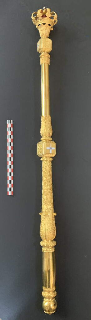 Τατόι: Βρέθηκαν τα βασιλικά εμβλήματα του βασιλιά Όθωνα                293x1024