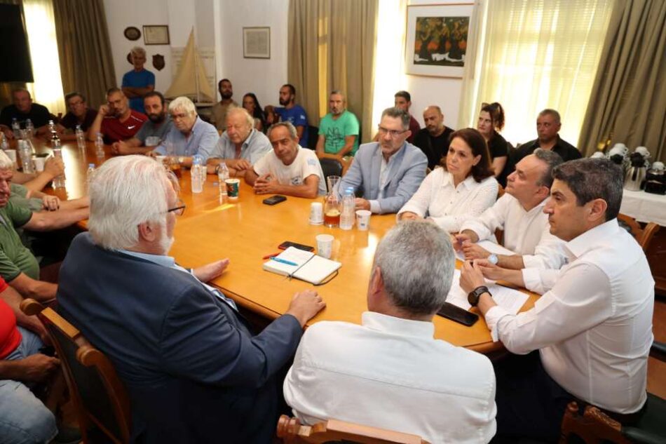 Συνάντηση Αυγενάκη με εκπροσώπους των συλλόγων επαγγελματιών αλιέων Κρήτης                                                                                                                                              950x633