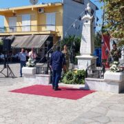 Άρτα: Φόρος τιμής του Δημάρχου Διστόμου Αράχωβας Αντίκυρας Ιωάννη Σταθά στα 317 θύματα της Σφαγής του Κομμένου