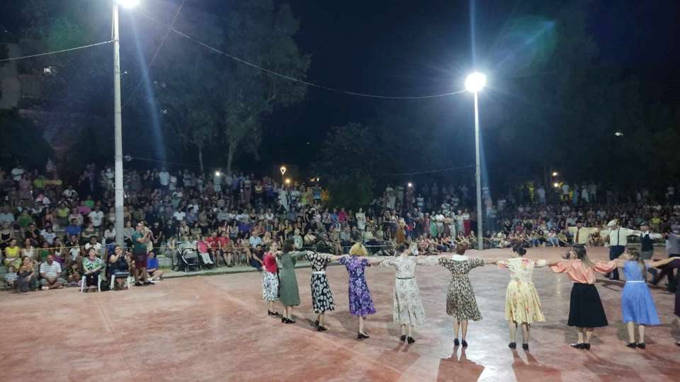 Πλήθος κόσμου στο 2ο Αντάμωμα Παραδοσιακών Χορών Δήμου Καλαμάτας                                  2                                                                                      2